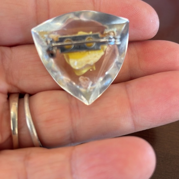 1950's Reversed Carved Lucite Brooch - Picture 3 of 6